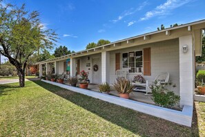 Terrace/patio - Central Phoenix Home < 3 Mi to Downtown! (Phoenix)