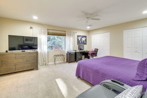 A bedroom with a bed, a desk, a chair, a television, and a wardrobe. - Dog-friendly Home on Pinetop Lakes Course! (Pinetop)