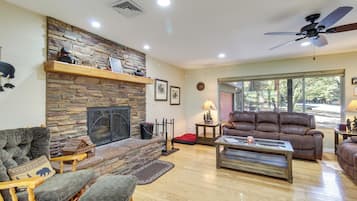 House (4 Bedrooms) | Front of property