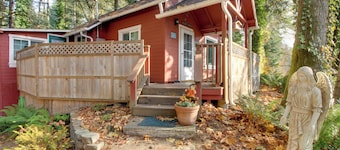 Peaceful Mckenzie River Retreat: Fish, Hike, & Ski