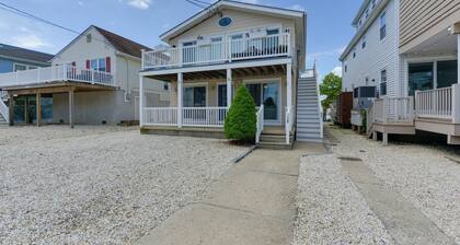 Avalon Vacation Rental w/ Porch & Grill!