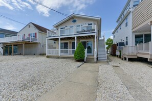 Apartment (3 Bedrooms) | Front of property
