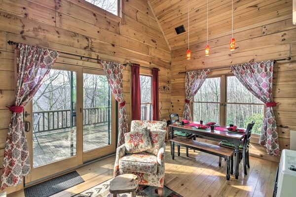 Beech Mountain Cabin W/ 180° Views: Near Hiking! - Roan Mountain, TN