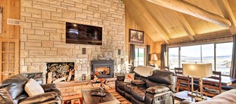 Centennial Cabin w/ Hot Tub, Sauna & Pool Table!