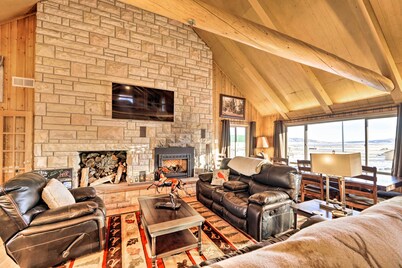 Centennial Cabin w/ Hot Tub, Sauna & Pool Table!