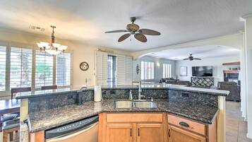 House (4 Bedrooms) | Interior