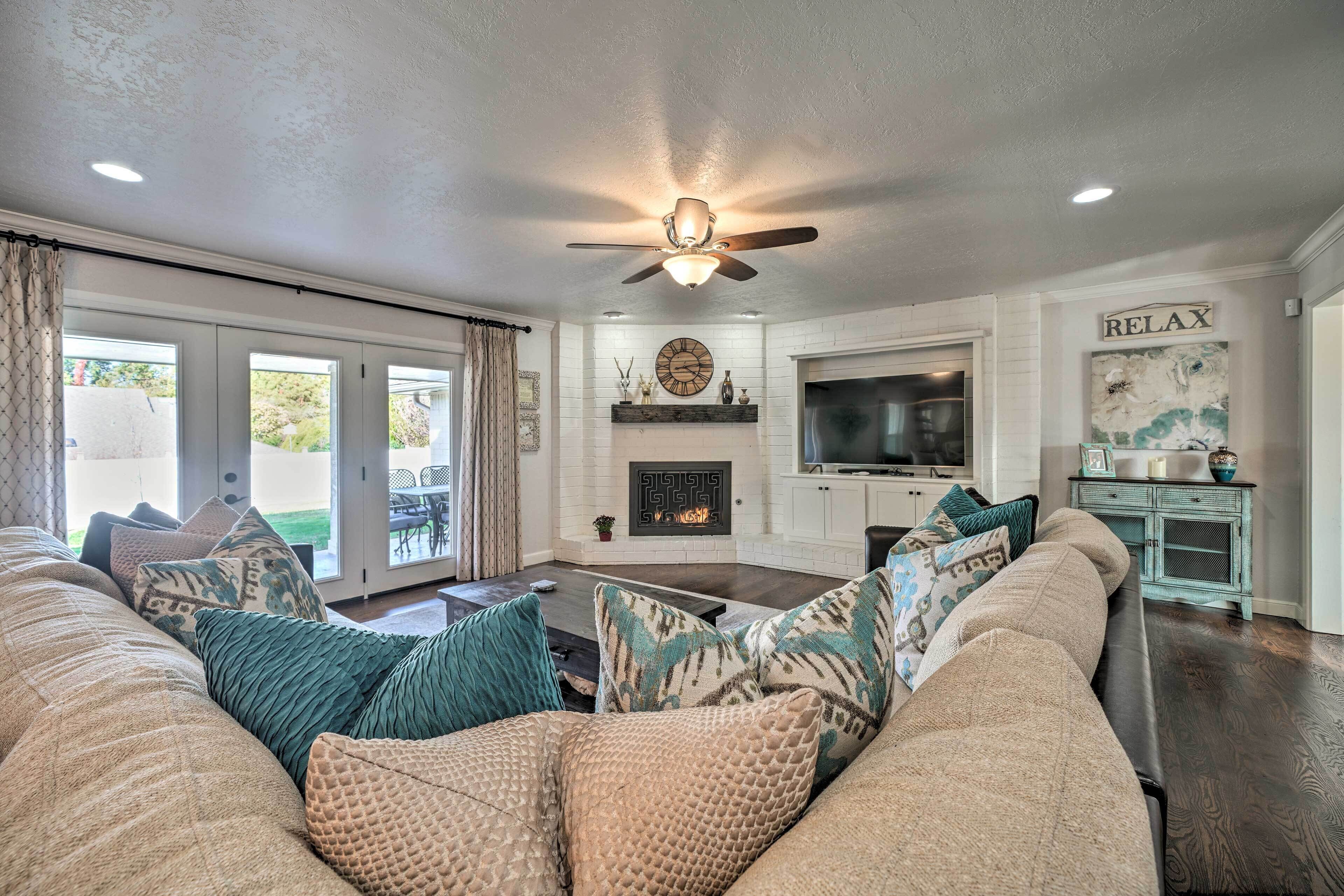 House (4 Bedrooms) | Living area | TV, fireplace