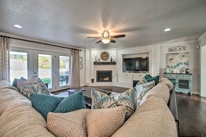 House (4 Bedrooms) | Living area | TV, fireplace - Elegant NW Oklahoma City Home w/ Spacious Yard (Oklahoma City)