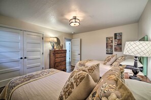 House (4 Bedrooms) | Interior - Elegant NW Oklahoma City Home w/ Spacious Yard (Oklahoma City)