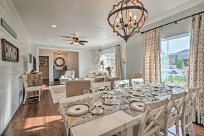 House (4 Bedrooms) | Interior - Elegant NW Oklahoma City Home w/ Spacious Yard (Oklahoma City)