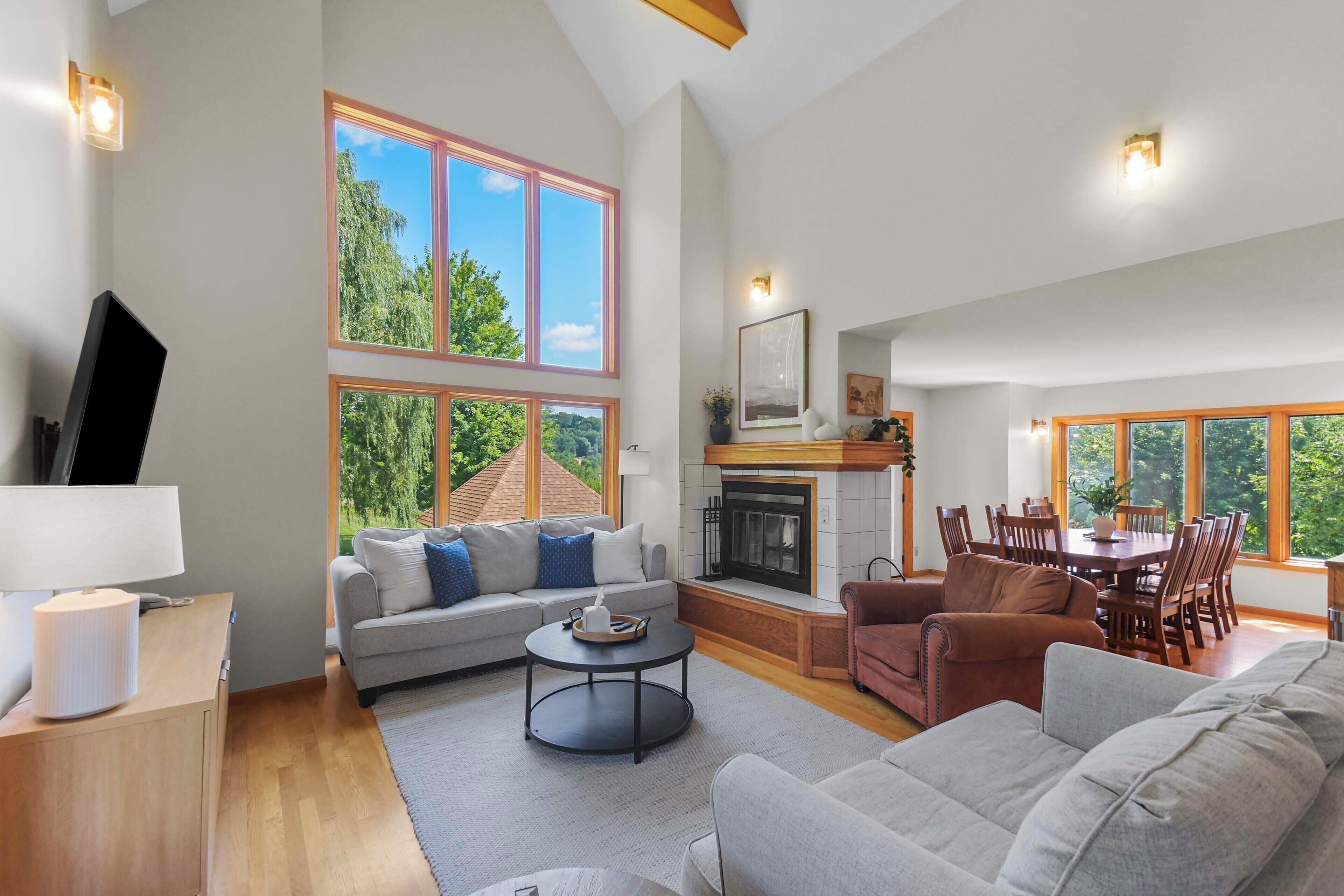 House (5 Bedrooms) | Interior