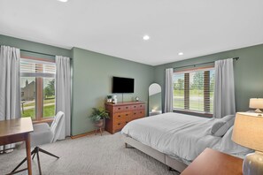 House (5 Bedrooms) | Interior