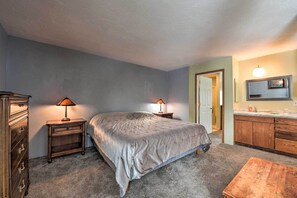 2 bedrooms, bed sheets - Spacious Irwin Home on Snake River! (Irwin)
