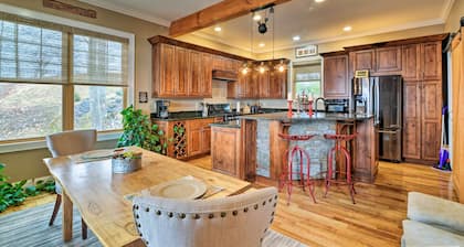 The Barn House: Caldwell Mtn Retreat w/ Hot Tub!