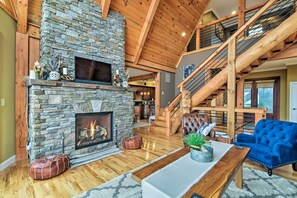 House (4 Bedrooms) | Interior - The Barn House: Caldwell Mtn Retreat w/ Hot Tub! (Caldwell)