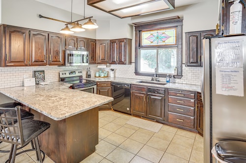 Charming Paris House ~ 1 1/2 Mi to Canyon!