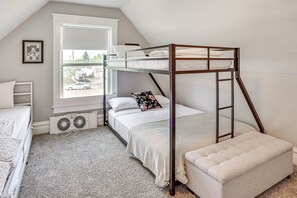 House (3 Bedrooms) | Interior - Charming Paris House ~ 1 1/2 Mi to Canyon! (Paris)