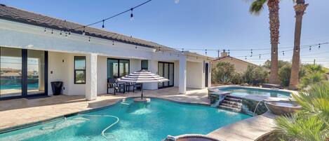 منزل (4 Bedrooms) | حمام سباحة | حمّام سباحة خارجي