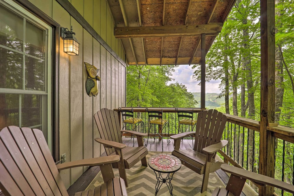 Beech Mountain Escape w/ Mtn Views & Fireplace! - Watauga Lake, TN