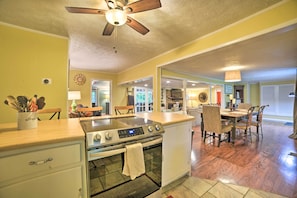 House (3 Bedrooms) | Interior - 'pelican Bay Retreat' on Lake Barkley w/ Kayaks! (Cadiz)