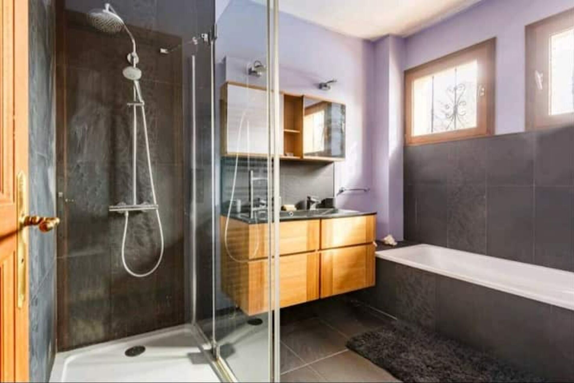 Dusche, Handtücher, Seife, Toilettenpapier