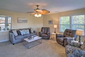 House (3 Bedrooms) | Interior - Fisherman-friendly Bull Shoals Escape on Lakefront (Bull Shoals)