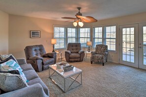 House (3 Bedrooms) | Interior - Fisherman-friendly Bull Shoals Escape on Lakefront (Bull Shoals)