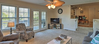 Fisherman-friendly Bull Shoals Escape on Lakefront