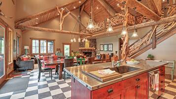 House (4 Bedrooms) | Interior