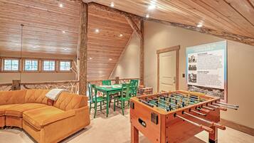 House (4 Bedrooms) | Interior