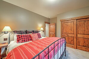 House (4 Bedrooms) | Interior - Ashland Lodge w/ Lake Views & Game Room Loft (Ashland)