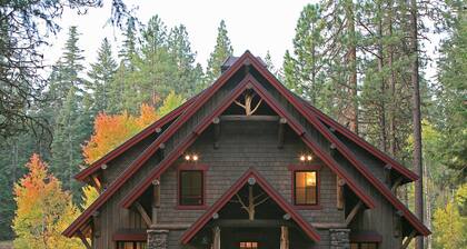 Ashland Lodge w/ Lake Views & Game Room Loft