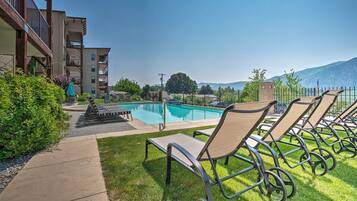 Apartment (3 Bedrooms) | Front of property