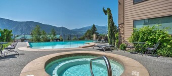 Lake Chelan Condo, Walk to Brewery & Wineries