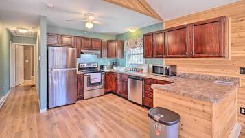 House (5 Bedrooms) | Interior