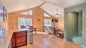 House (5 Bedrooms) | Interior