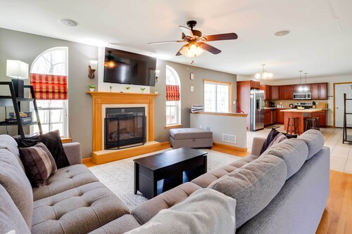 Deck, Game Room & Fire Pit: Poconos Retreat