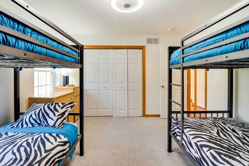 Deck, Game Room & Fire Pit: Poconos Retreat