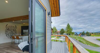 Quiet Alpine Hideaway w/ Panoramic Mountain Views!