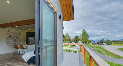 Quiet Alpine Hideaway w/ Panoramic Mountain Views!