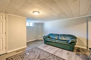 TV - Parkville Home 9 Miles to Baltimore! (Parkville)