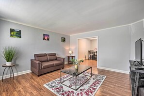 TV - Parkville Home 9 Miles to Baltimore! (Parkville)