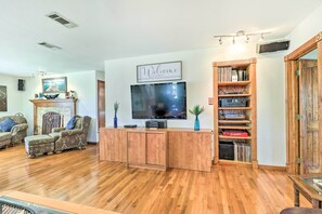 Interior - Pet-friendly Austin Home w/ Private Hot Tub! (Austin)