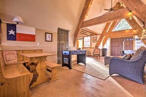 House (5 Bedrooms) | Interior