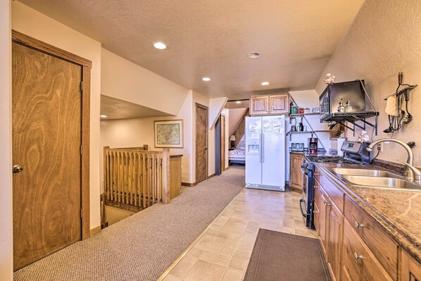 House (5 Bedrooms) | Interior