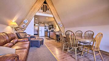House (5 Bedrooms) | Interior