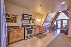 House (5 Bedrooms) | Interior