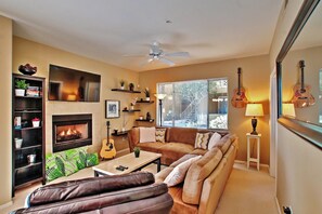 Apartment (2 Bedrooms) | Interior - Phoenix Abode: Pool Access, Near Bellair Golf Club (Phoenix)