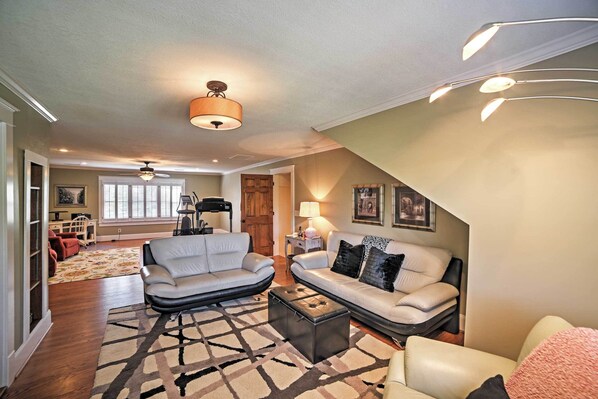 House (4 Bedrooms) | Interior - Spacious & Stunning Cleveland Getaway on 1 Acre (Cleveland)