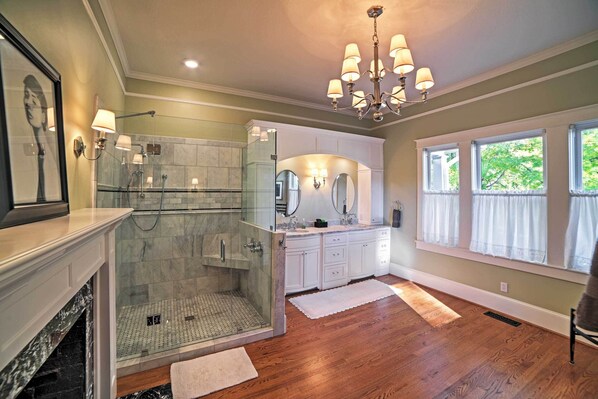 House (4 Bedrooms) | Interior - Spacious & Stunning Cleveland Getaway on 1 Acre (Cleveland)
